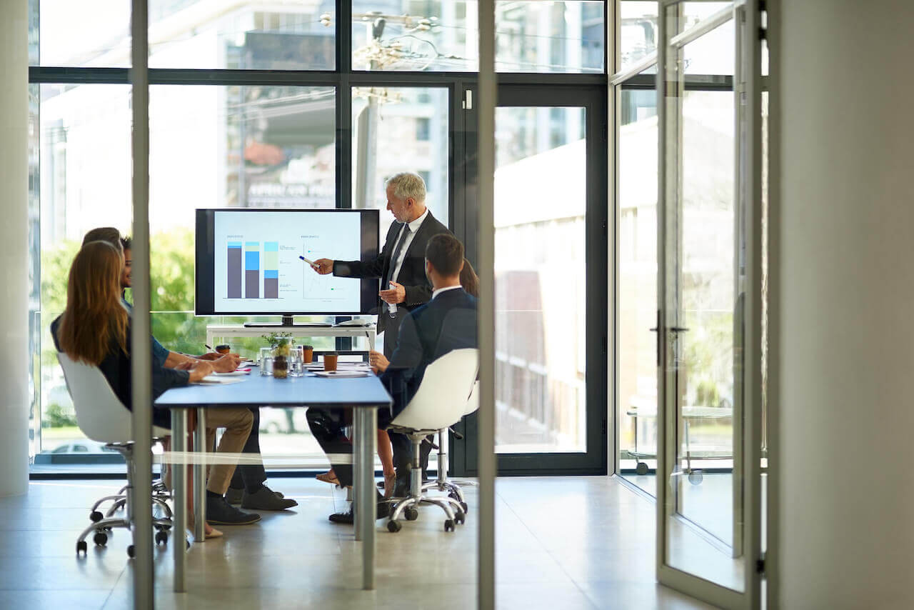 Man holding presentation in office landscape